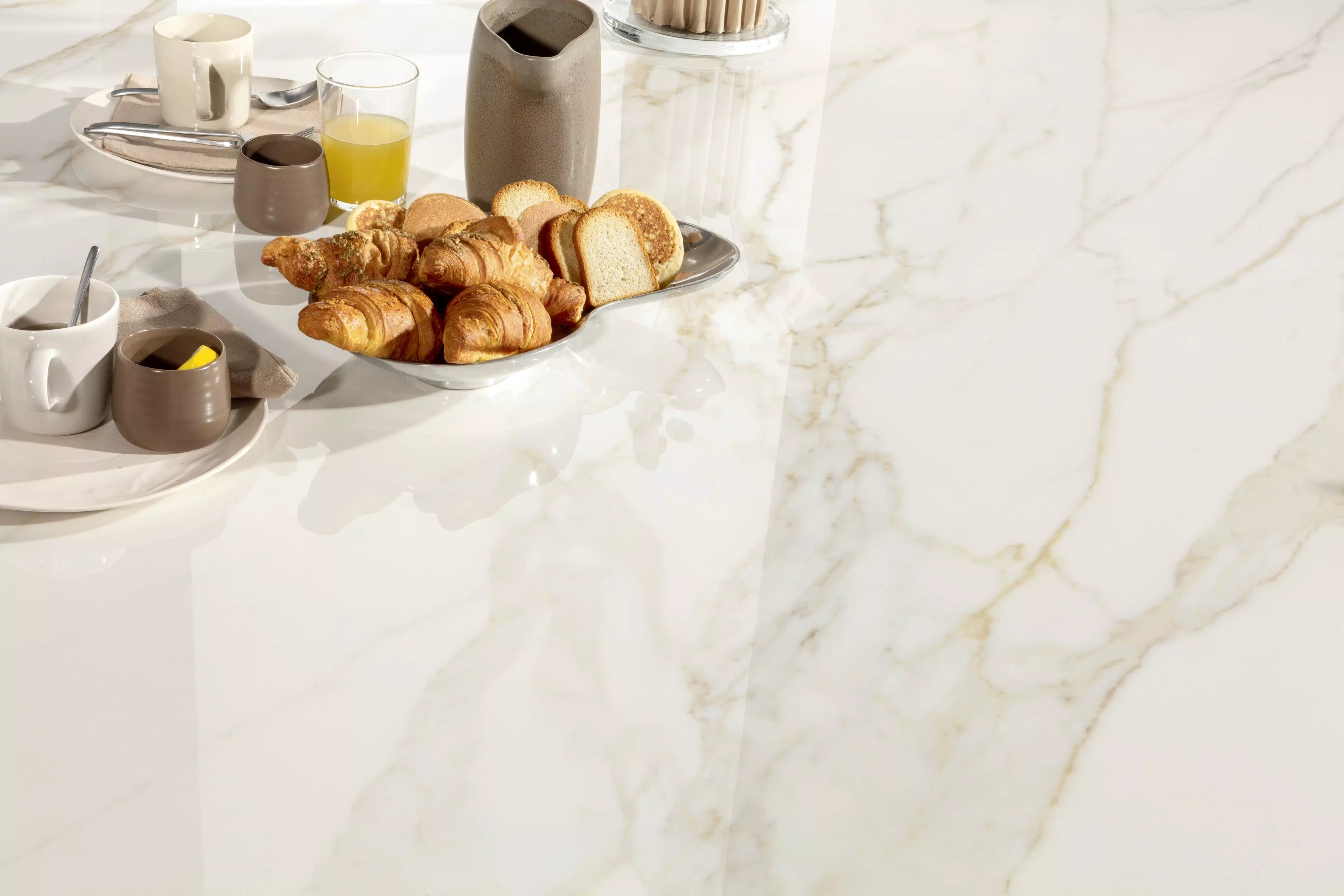Marble apuano oro ambiente 1 | Florim