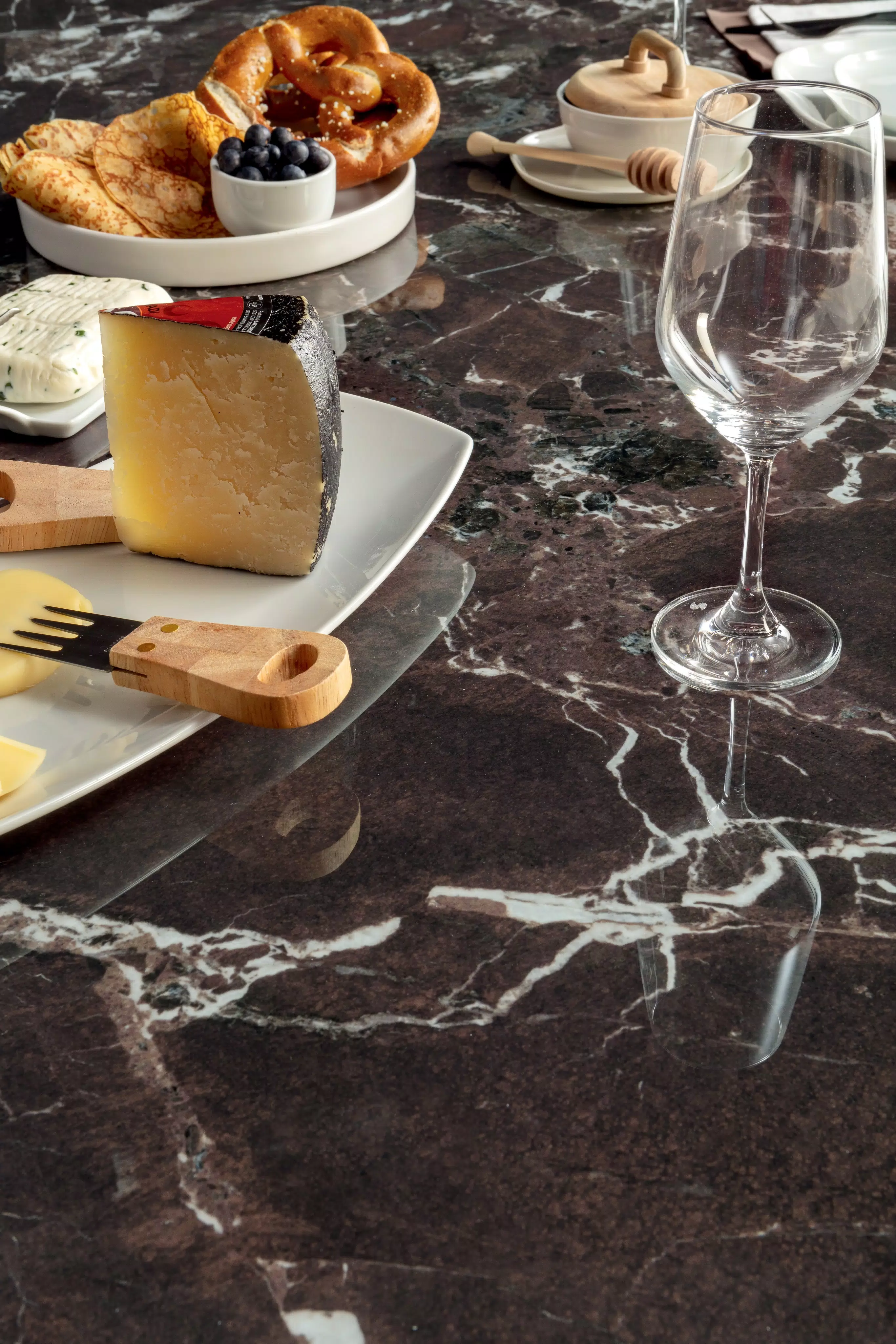 Marble baroque red ambiente 2 | Florim