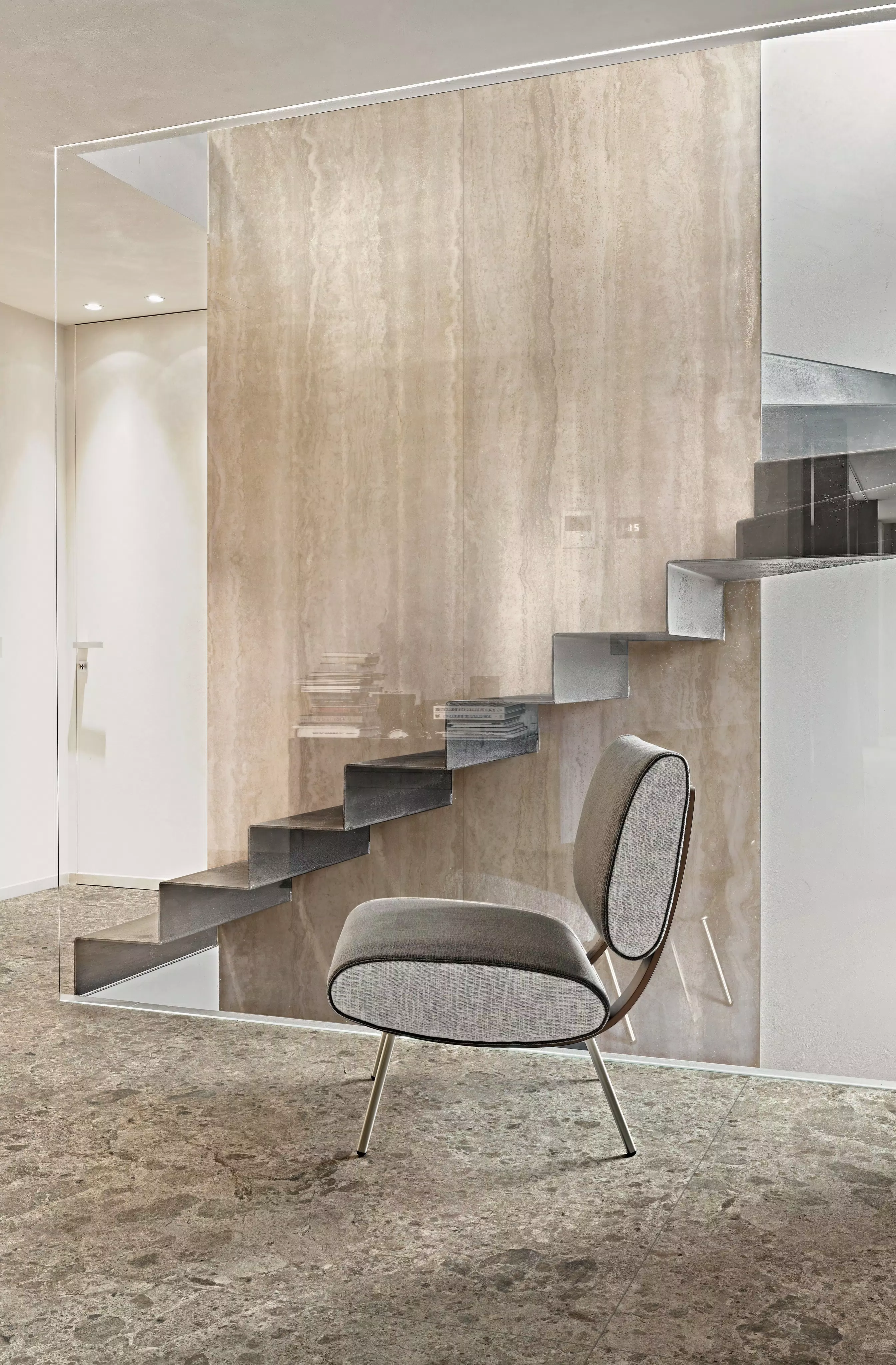 Trav3rse-Life_A2_Hay vein 120x280_Warm grey clast 120x120 | Florim