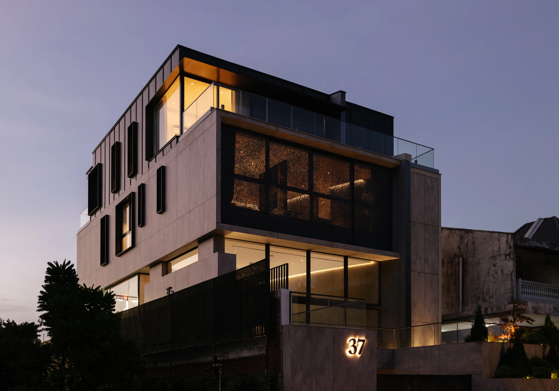 Crescent wall house | Florim