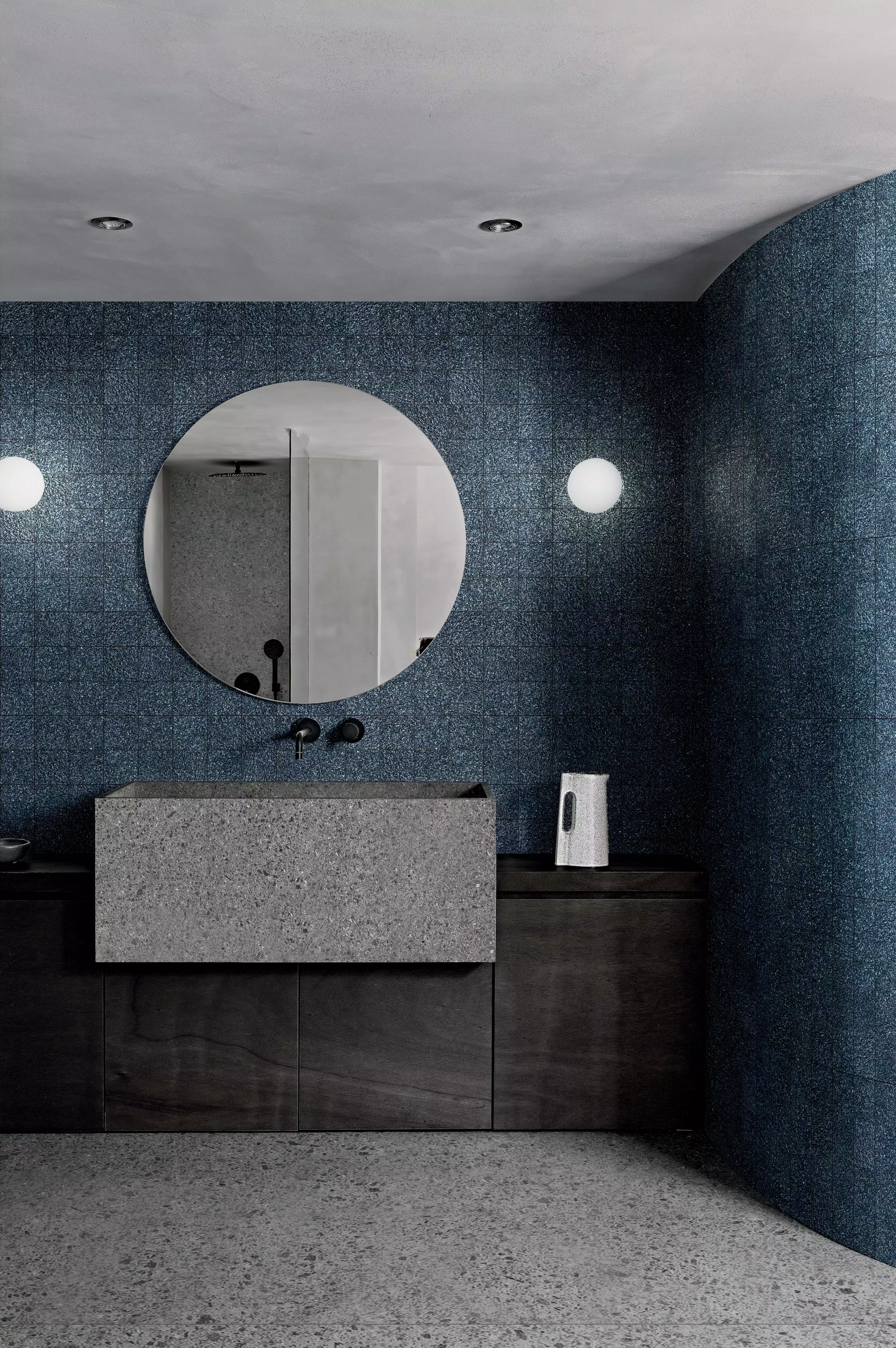 B2_Bugnato blu 10x10 10x40_Etna grey 160x320_ Wengè antracite copia | Florim