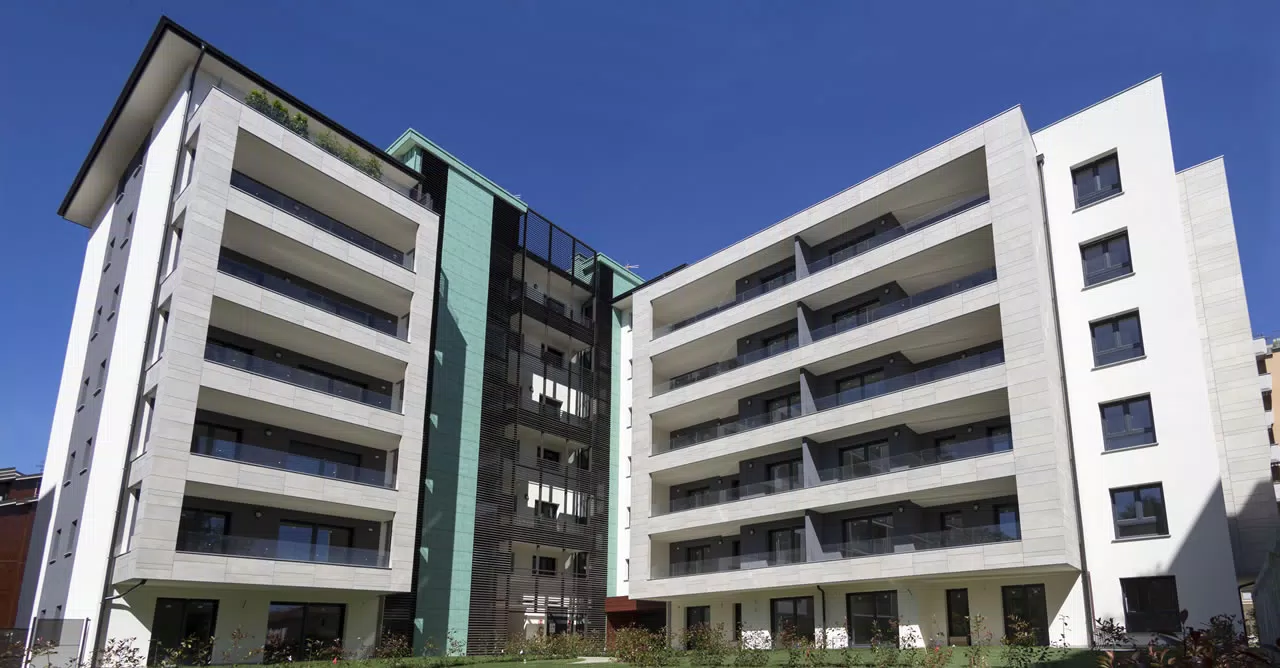 Residential complex with application of porcelain stoneware on the facade