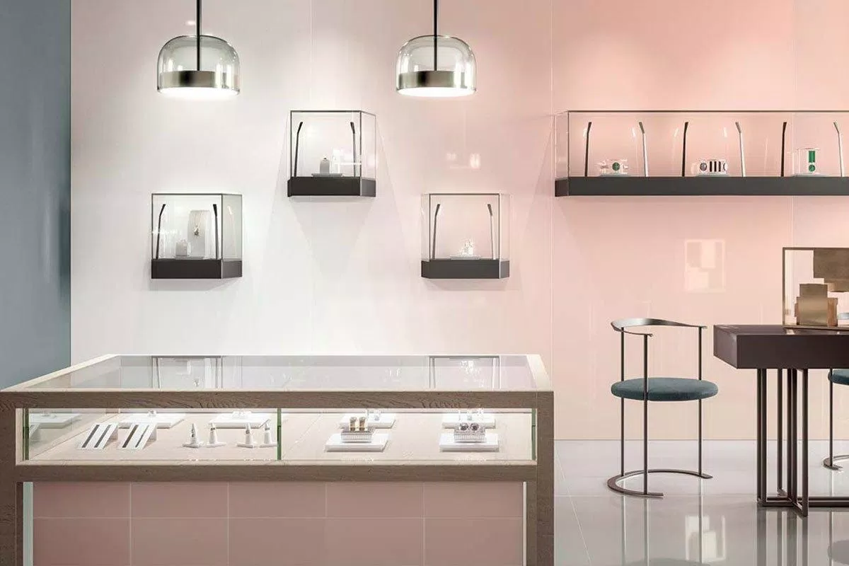 Luxury shop with pink porcelain stoneware coverings