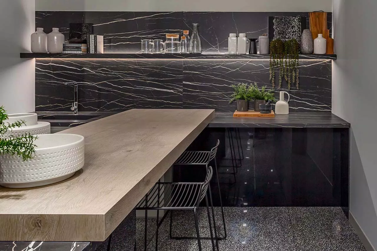 top cucina in gres porcellanato effetto marmo nero