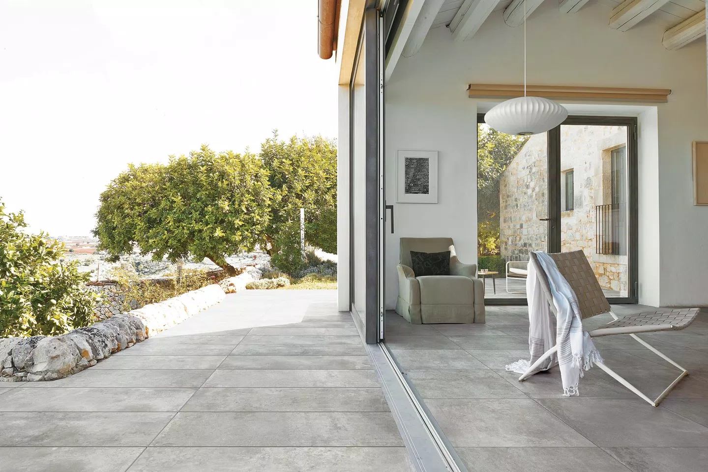 Porcelain stoneware can be applied both indoors and outdoors